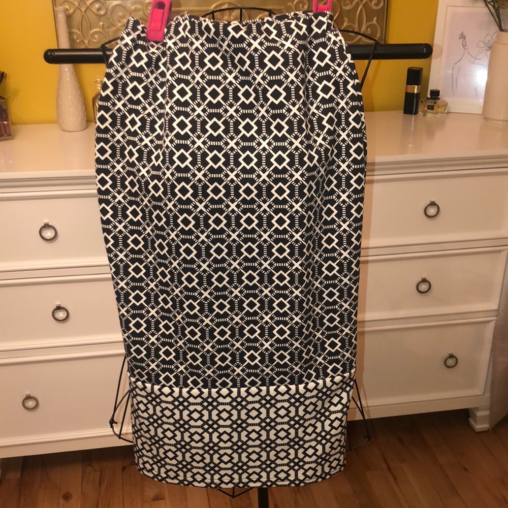 Missguided patterned pencil skirt.